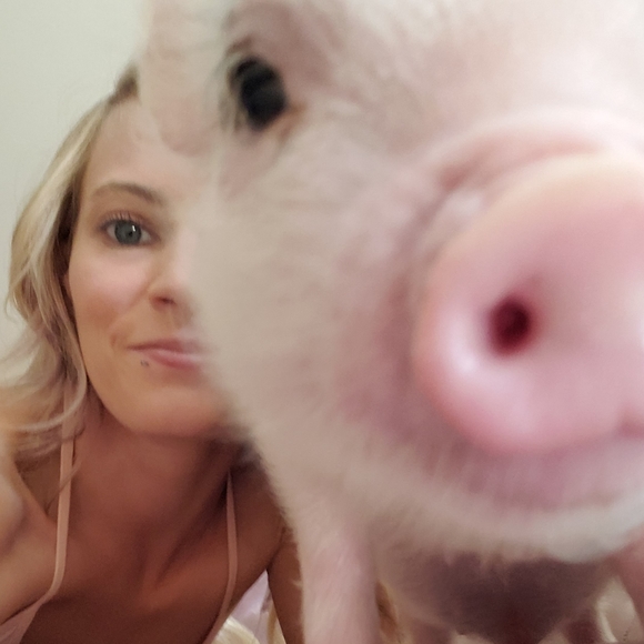 β€ Meet your Posh Ambassador, Heather β€ TOP SELLER! - Picture 1 of 5